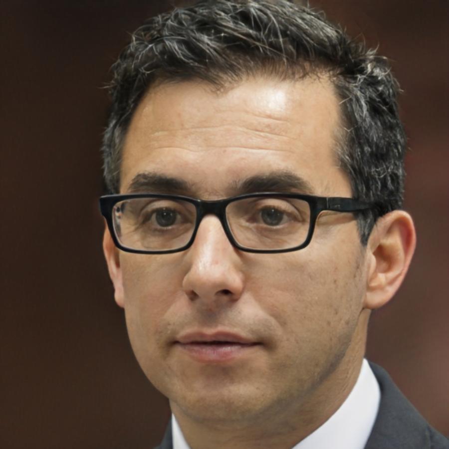 Portrait de Laurent Moreau, analyste financier RH